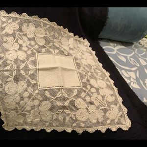 Delicate vintage lace 15x15 napkin . Beige color.